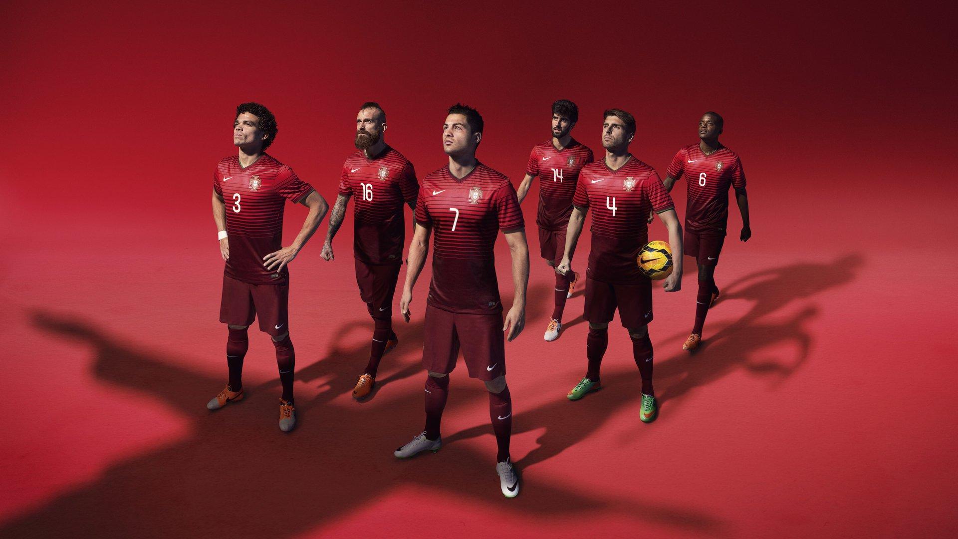 移动门柱传奇，阿什利·科尔44岁生日快乐，回顾足坛最伟大左后卫的辉煌生涯